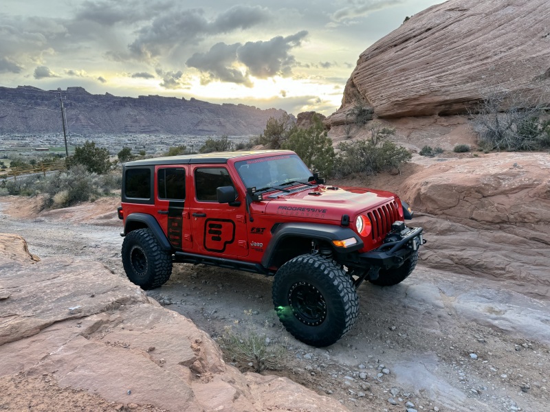 Picture of Progressive PGR STR 47 Series 2.0 Remote Reservoir Shocks Shocks and Struts - 47-2007