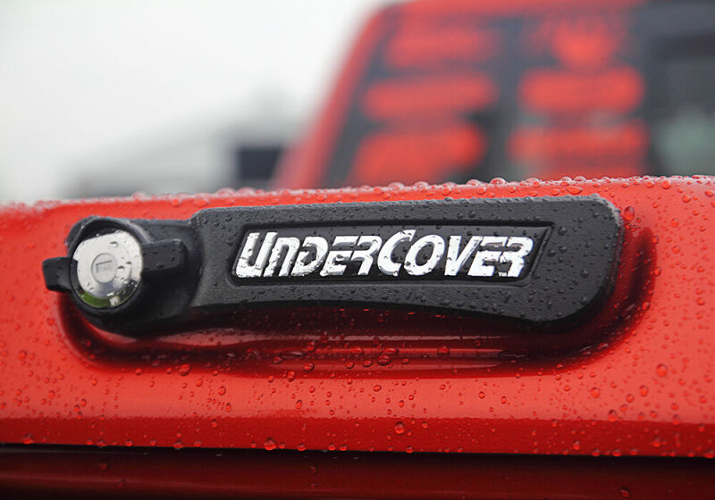 Picture of Undercover UND Elite Smooth Bed Covers - UC4168S